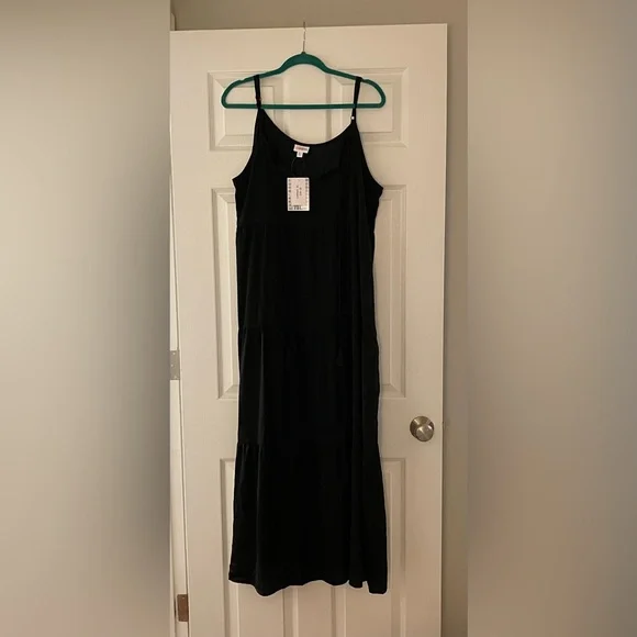 lularoe black dress LuLaRoe Amanda Dress Solid Black Tiered Midi Dress 2XL / Solid Black
